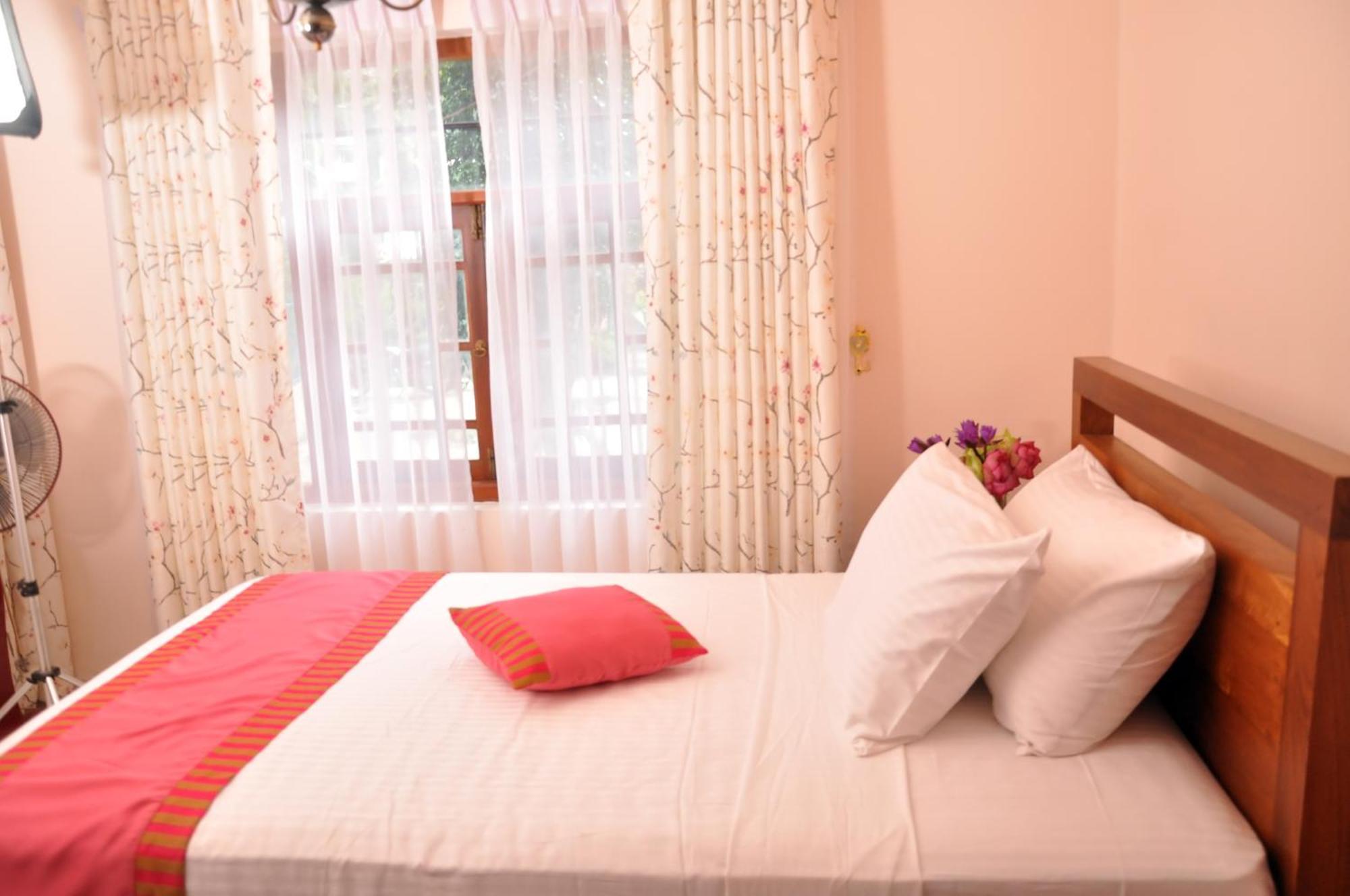 Sobaya Hotel Kandy Bagian luar foto