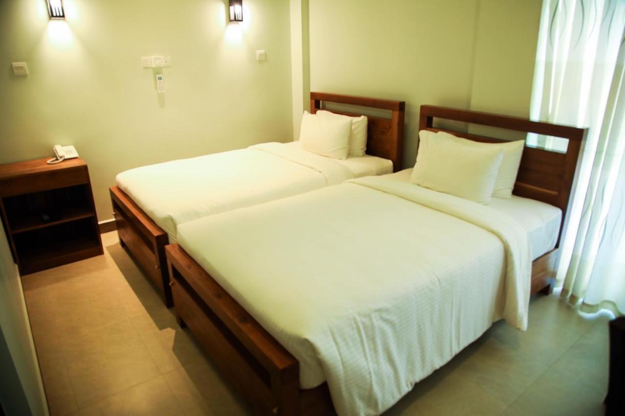 Sobaya Hotel Kandy Bagian luar foto