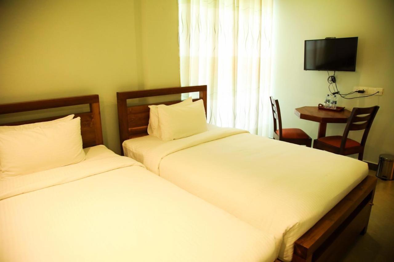Sobaya Hotel Kandy Bagian luar foto